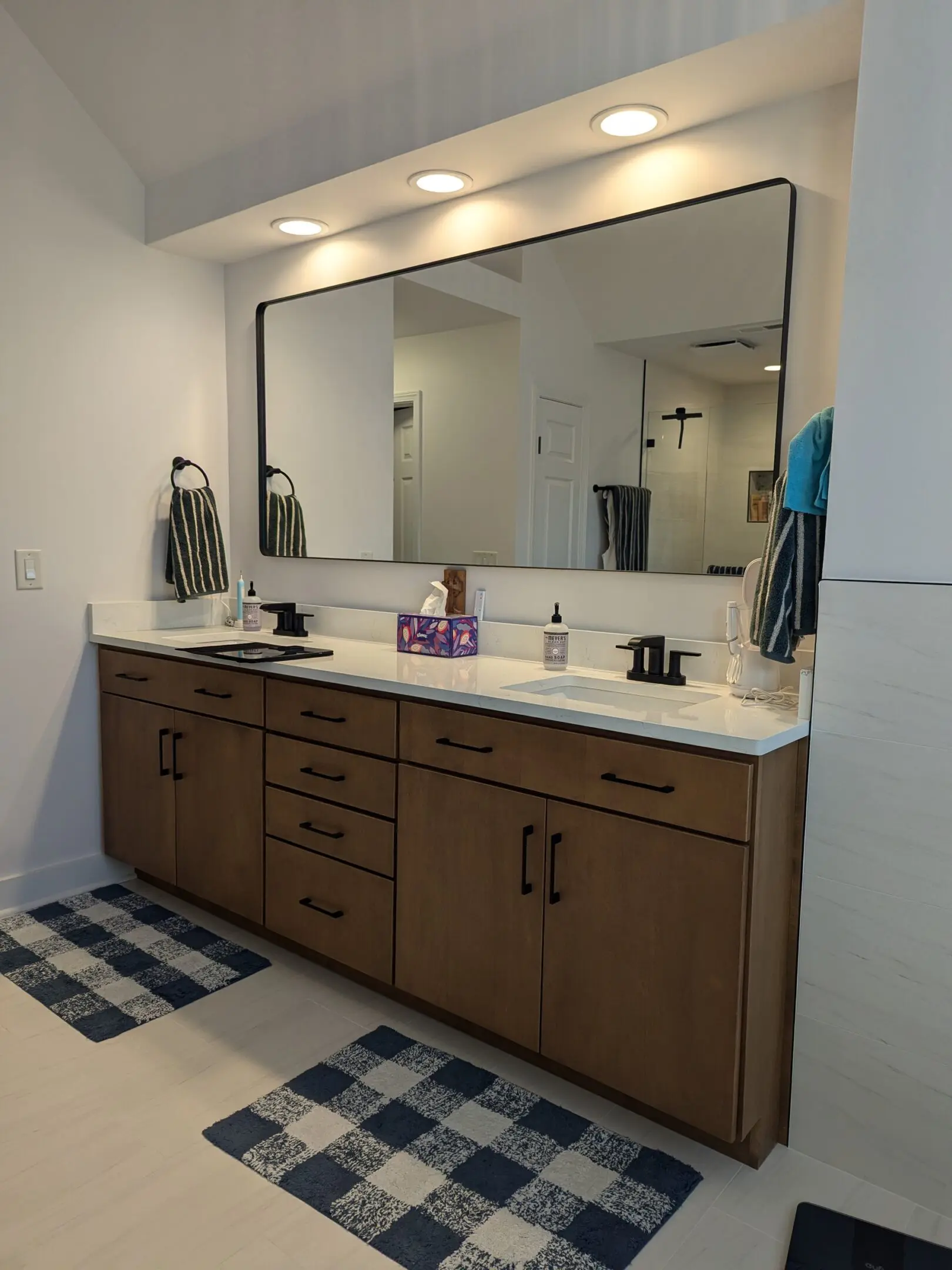 67feb59055a69_PXL_20250103_212536190 A bathroom with two sinks and a large mirror.